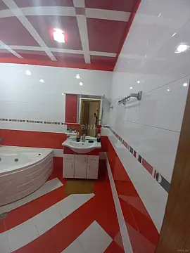 Kirayə verilir 2 otaqlı mənzil 95 m²