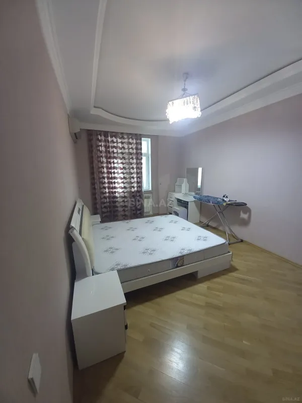 Kirayə verilir 2 otaqlı mənzil 95 m²