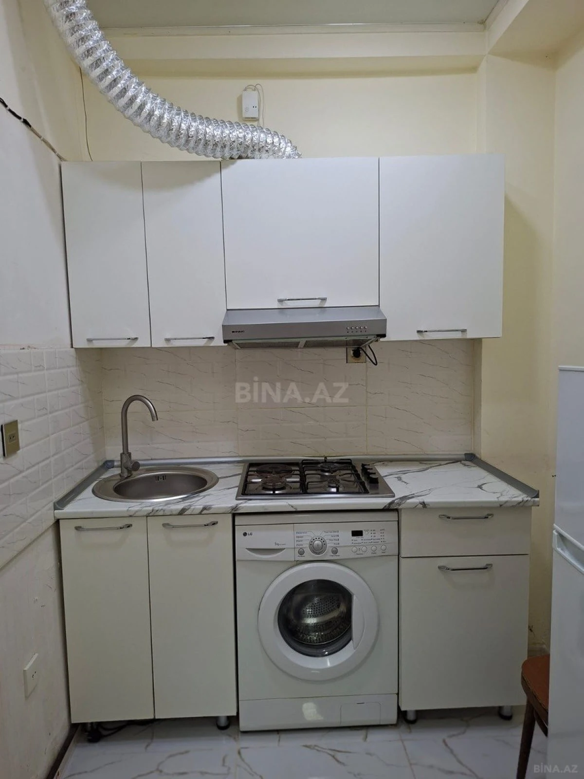 Kirayə verilir 2 otaqlı mənzil 70 m²