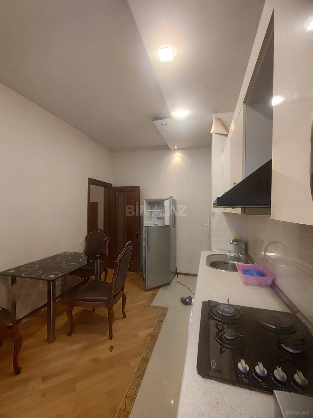 Kirayə verilir 2 otaqlı mənzil 80 m²