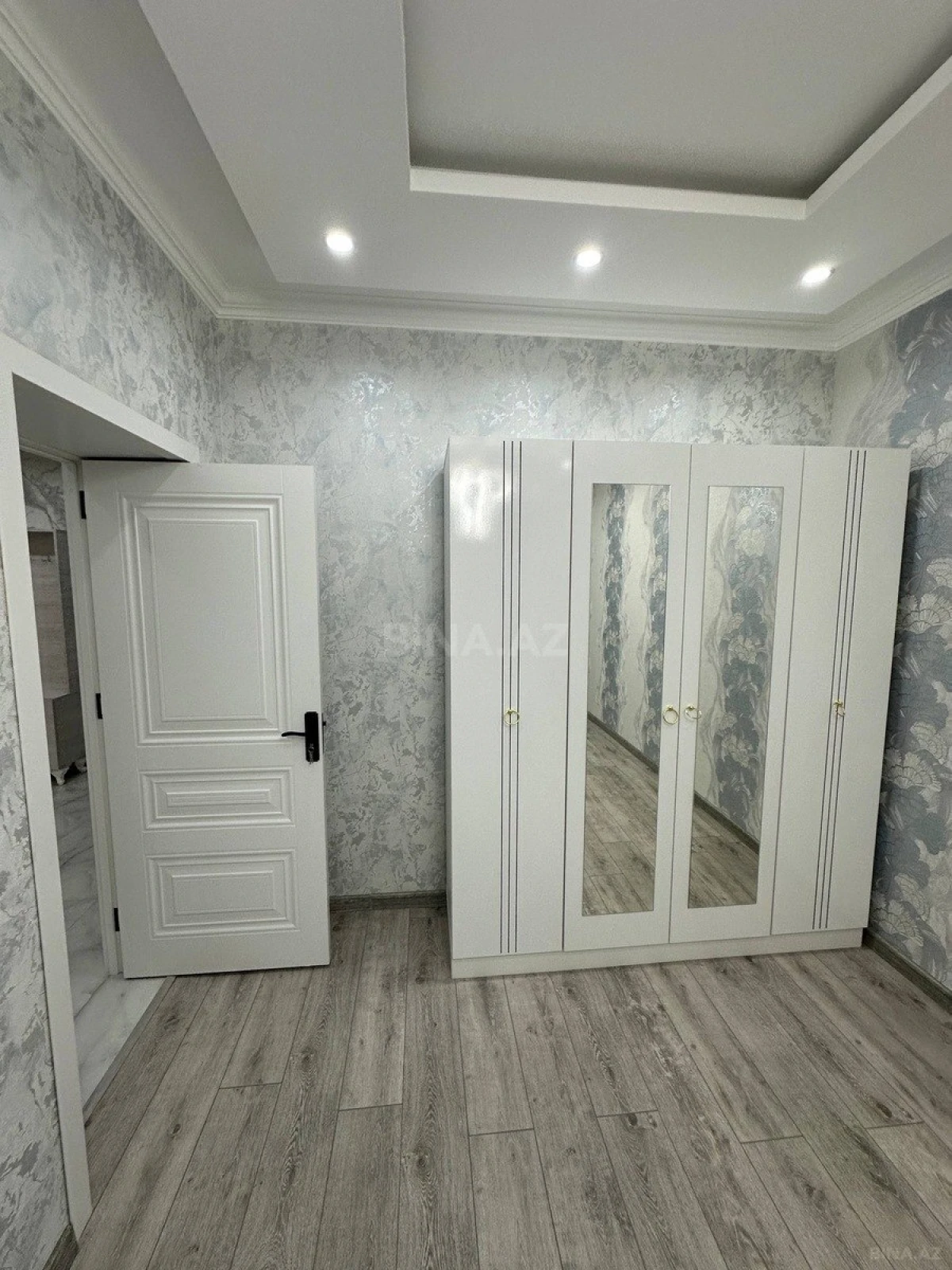 Kirayə verilir 2 otaqlı mənzil 90 m²