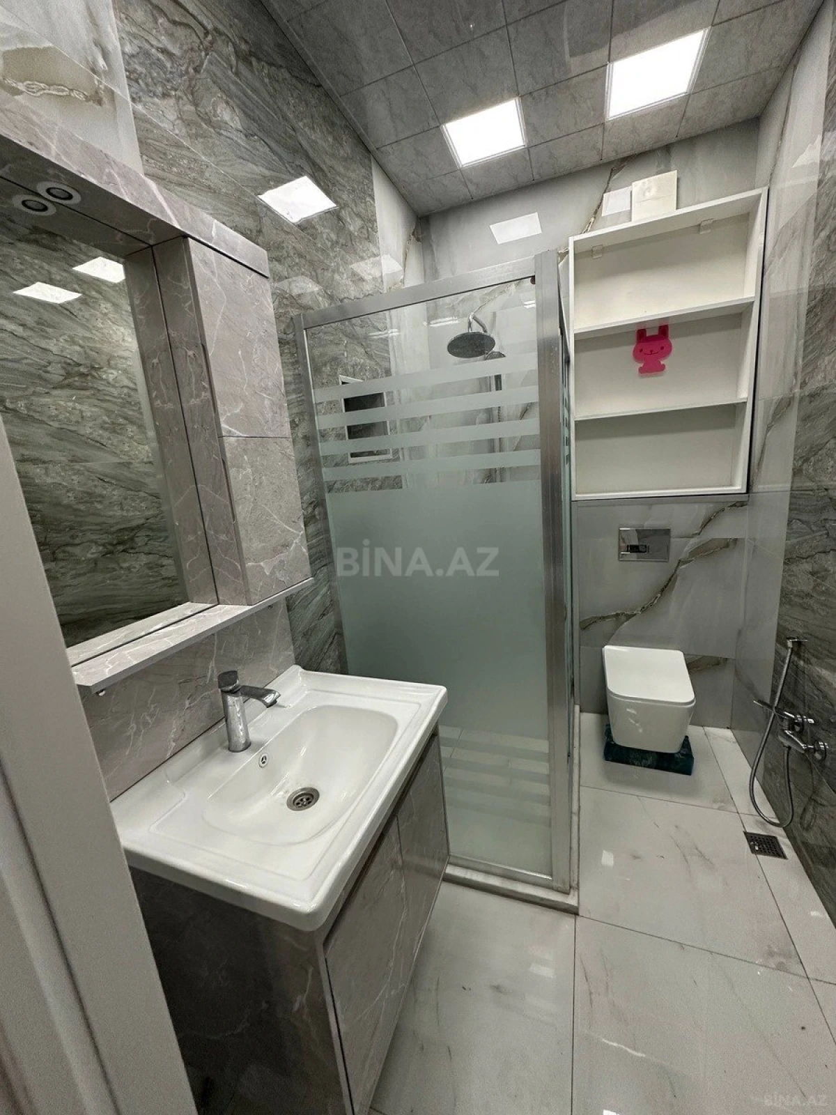 Kirayə verilir 2 otaqlı mənzil 90 m²