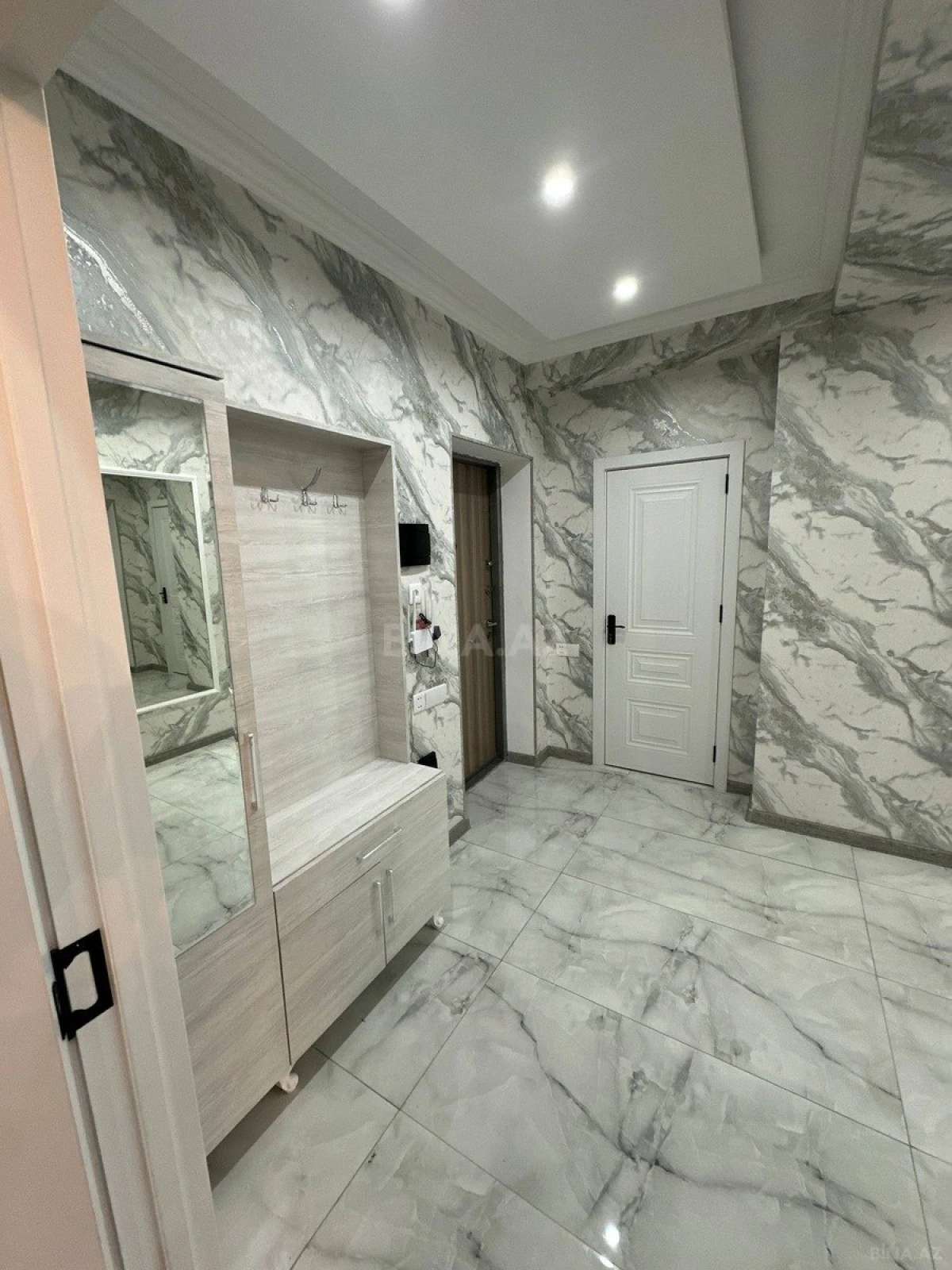 Kirayə verilir 2 otaqlı mənzil 90 m²