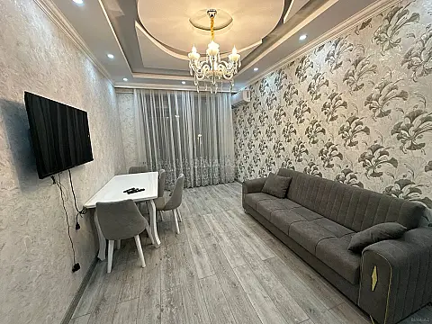 Kirayə verilir 2 otaqlı mənzil 90 m²