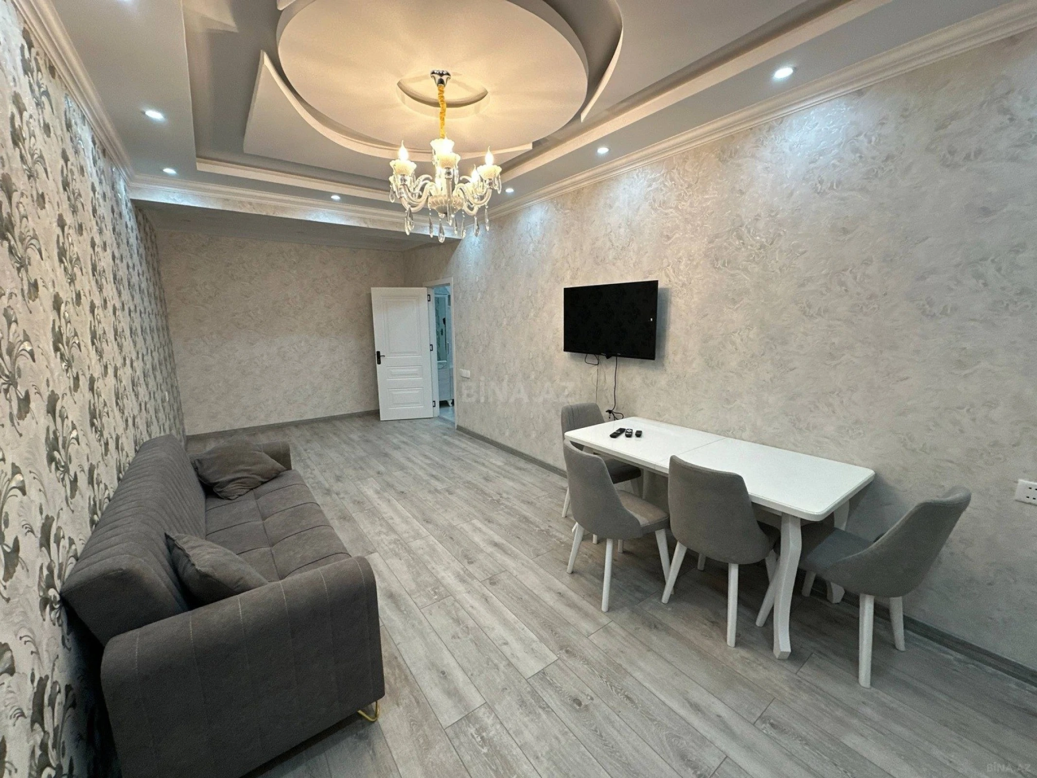 Kirayə verilir 2 otaqlı mənzil 90 m²