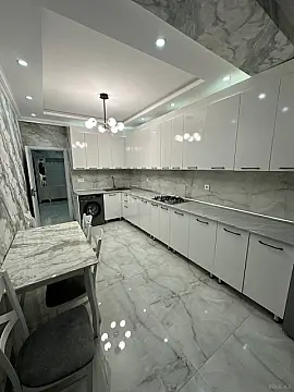 Kirayə verilir 2 otaqlı mənzil 90 m²