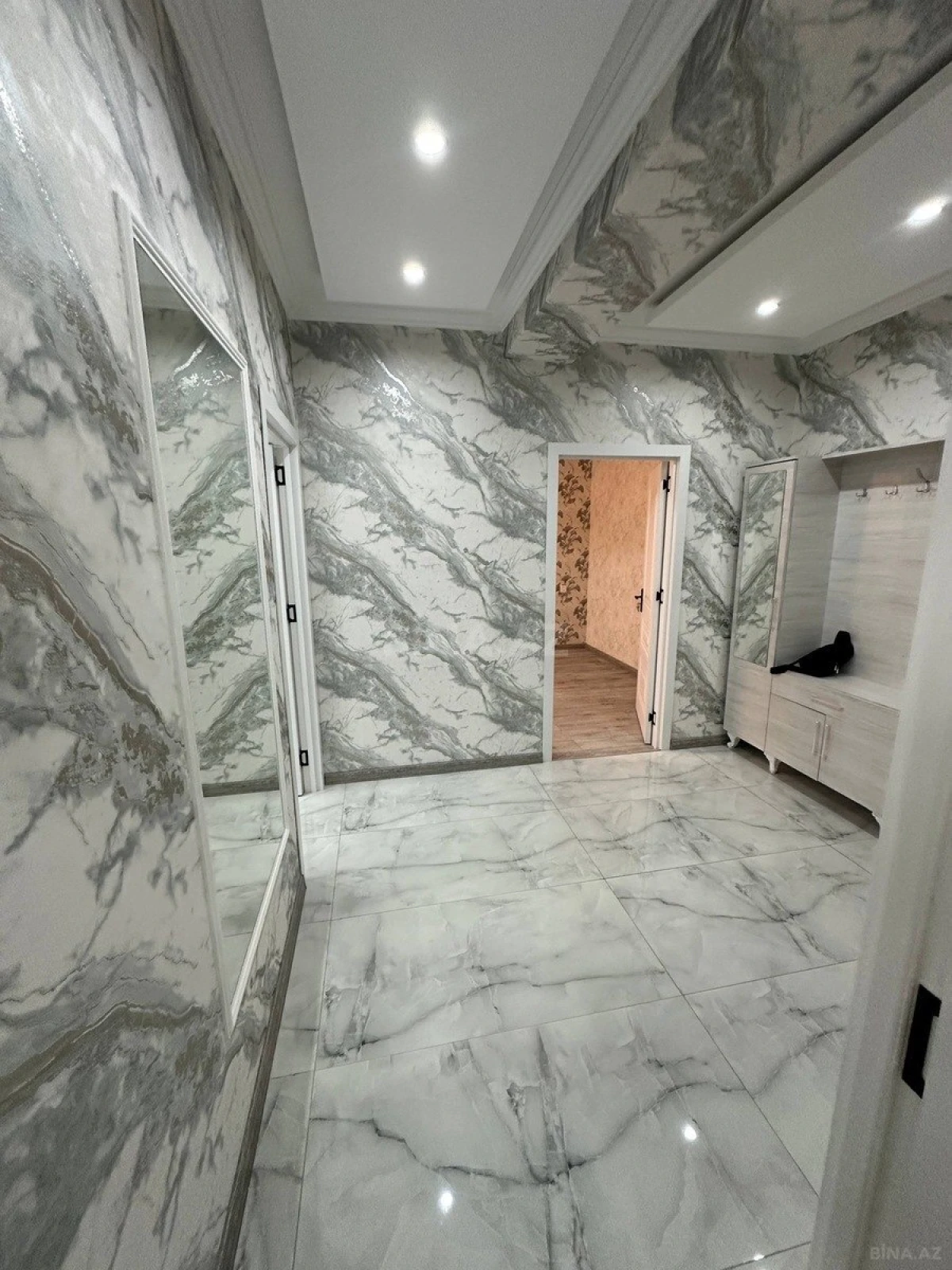 Kirayə verilir 2 otaqlı mənzil 90 m²