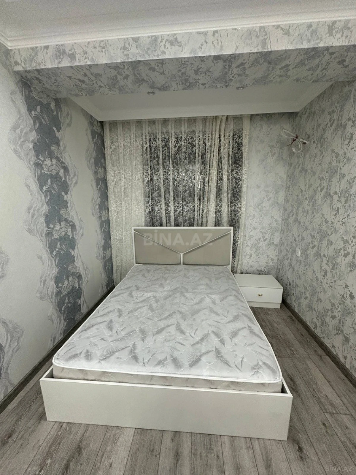 Kirayə verilir 2 otaqlı mənzil 90 m²