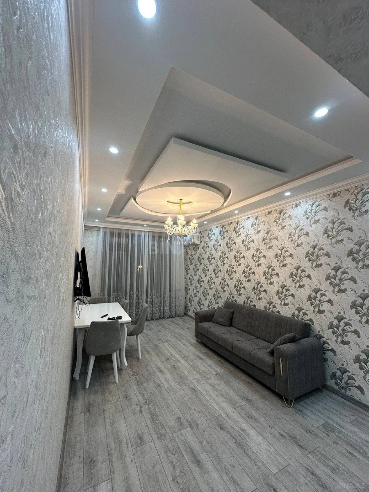 Kirayə verilir 2 otaqlı mənzil 90 m²