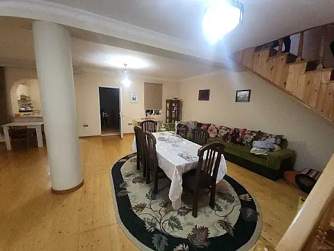 Satılır 6 otaqlı həyət evi 200 m²
