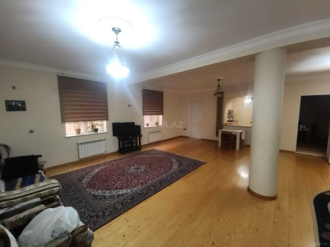Satılır 6 otaqlı həyət evi 200 m²