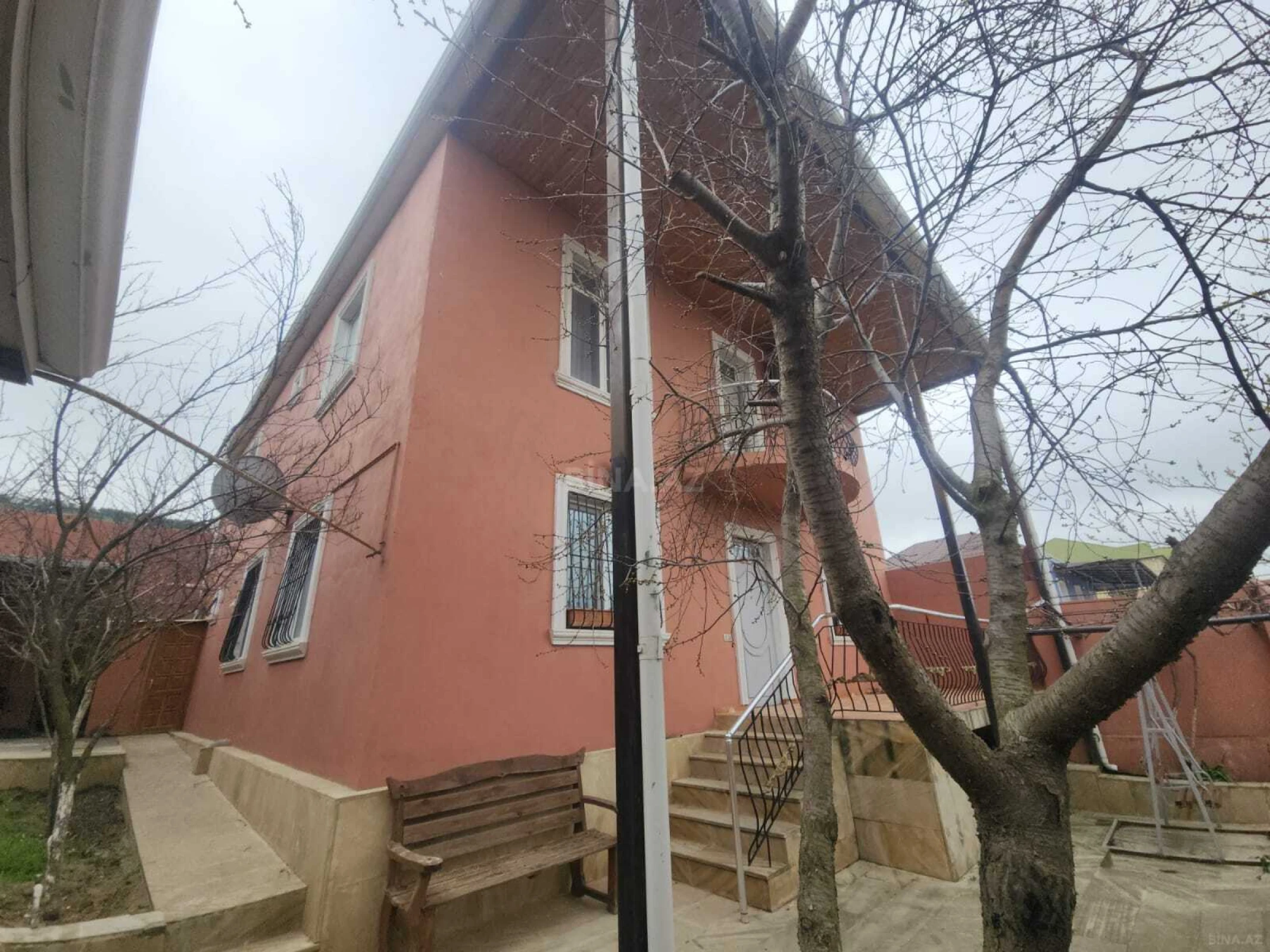Satılır 6 otaqlı həyət evi 200 m²