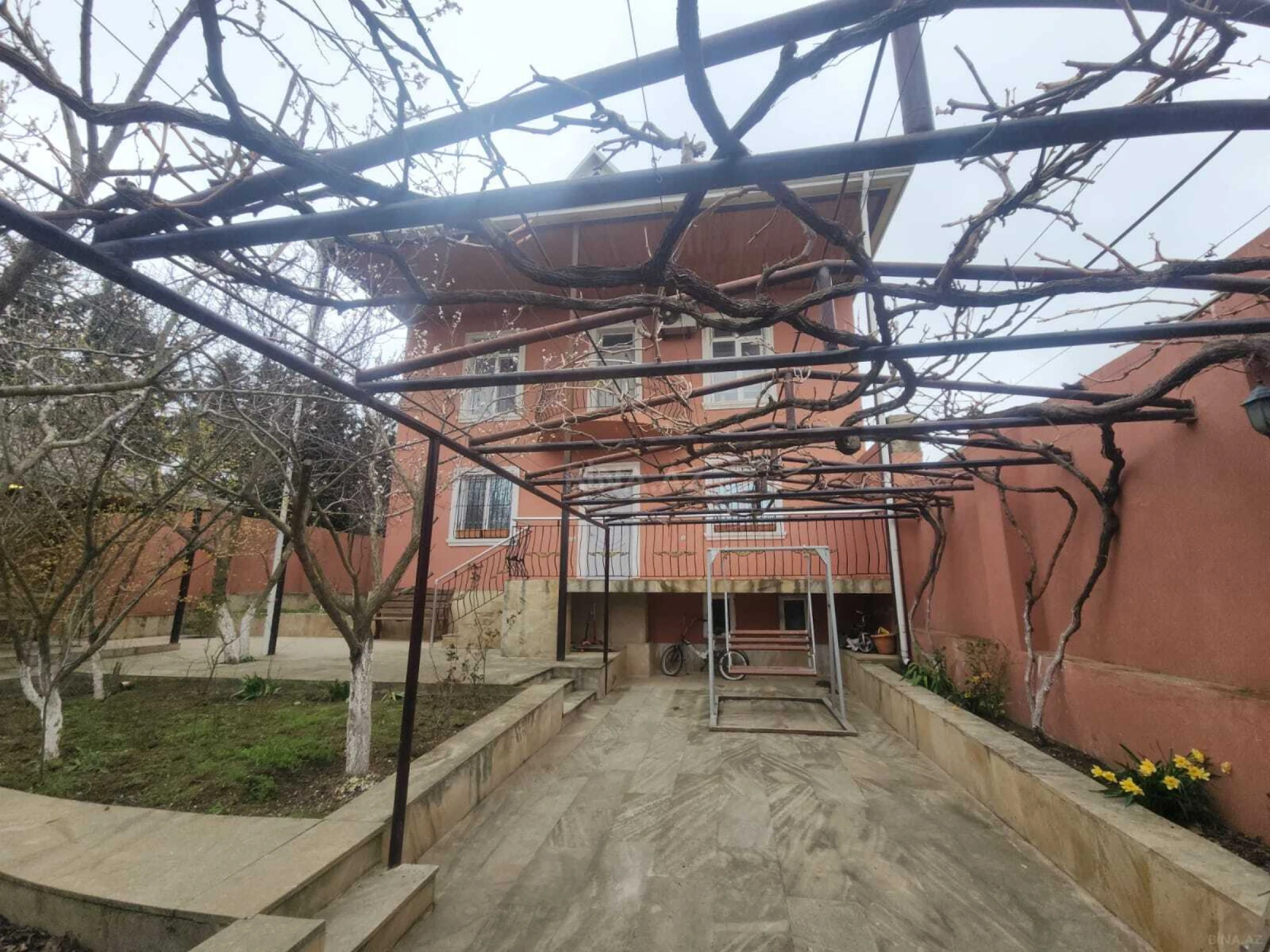 Satılır 6 otaqlı həyət evi 200 m²