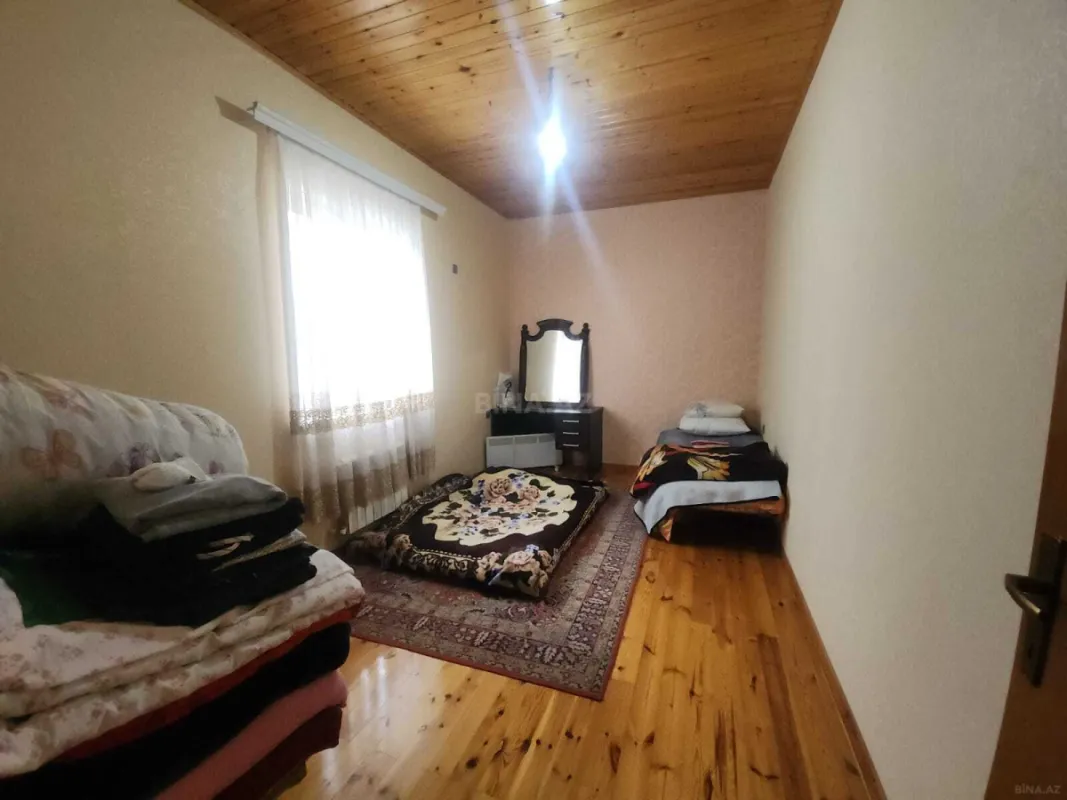 Satılır 6 otaqlı həyət evi 200 m²