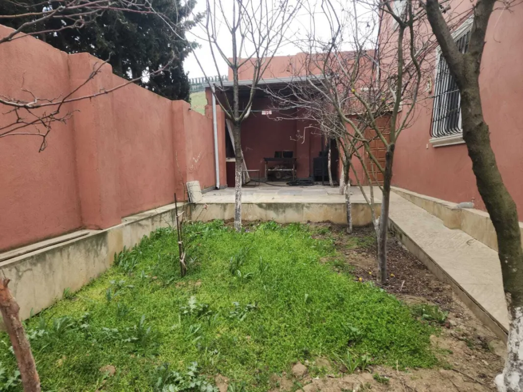 Satılır 6 otaqlı həyət evi 200 m²