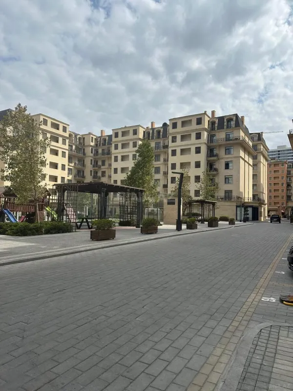 Kirayə verilir 3 otaqlı mənzil 137 m²