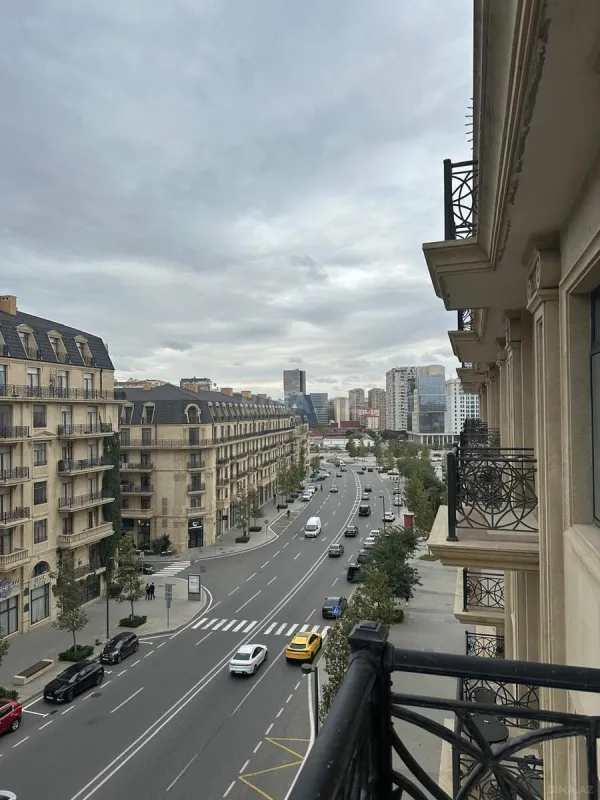 Kirayə verilir 3 otaqlı mənzil 137 m²