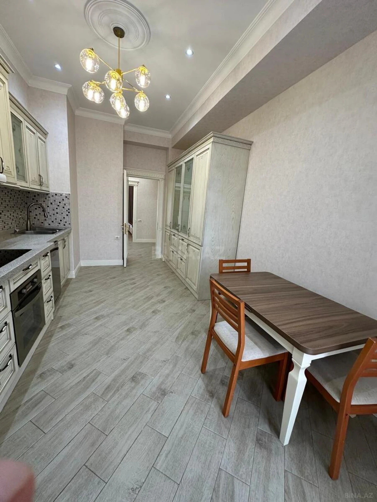 Kirayə verilir 3 otaqlı mənzil 137 m²