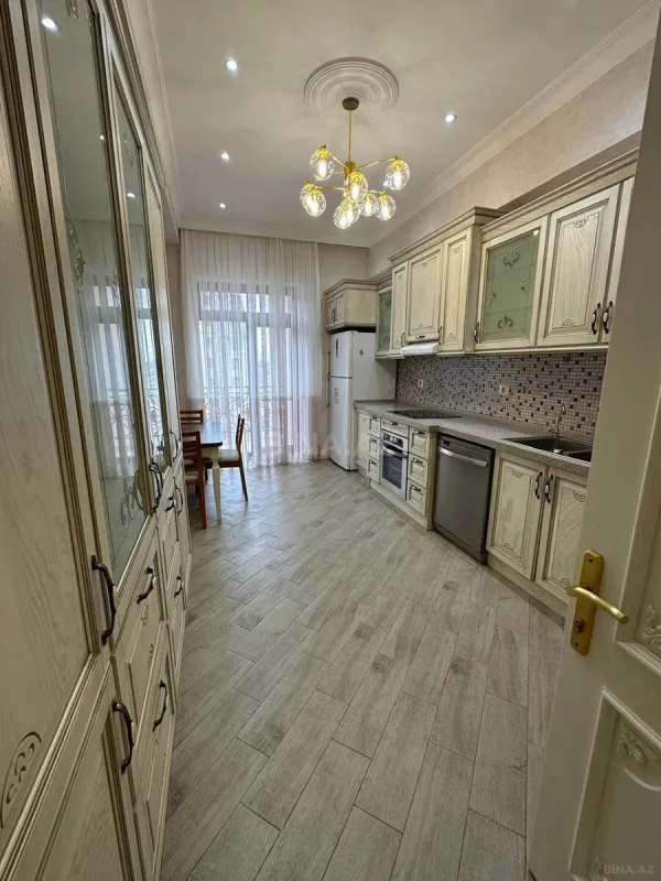 Kirayə verilir 3 otaqlı mənzil 137 m²