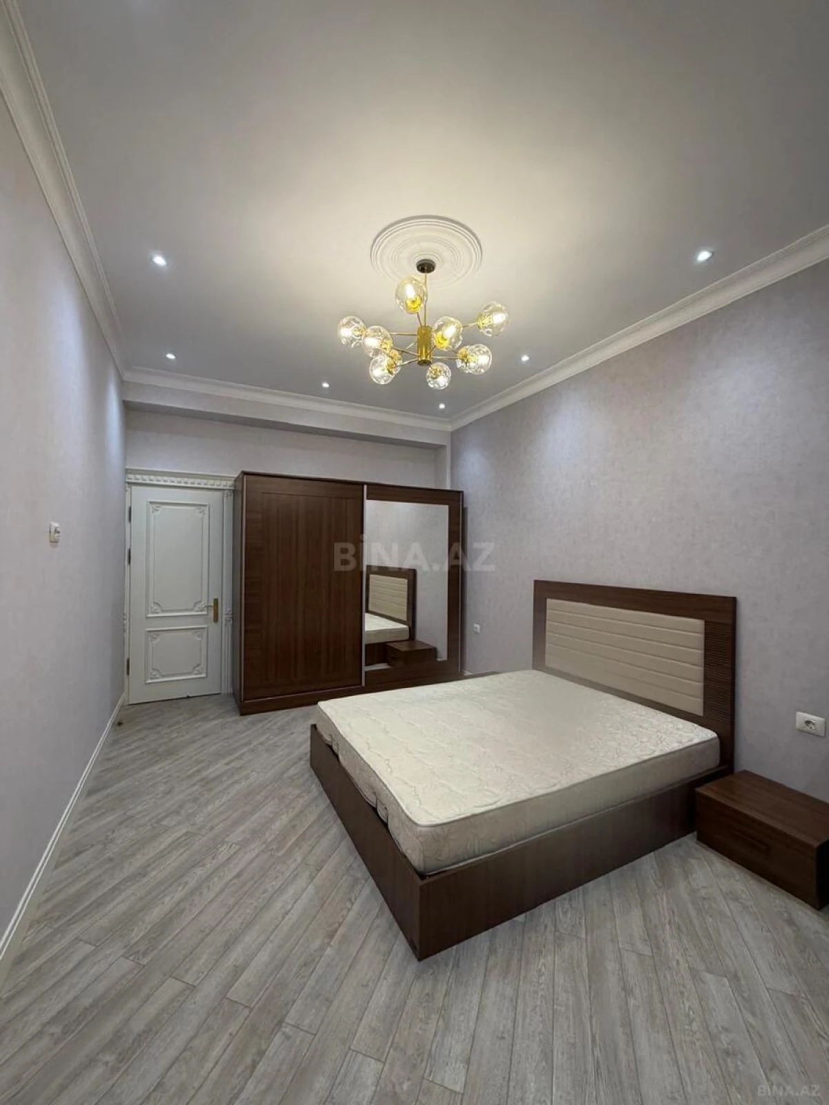 Kirayə verilir 3 otaqlı mənzil 137 m²