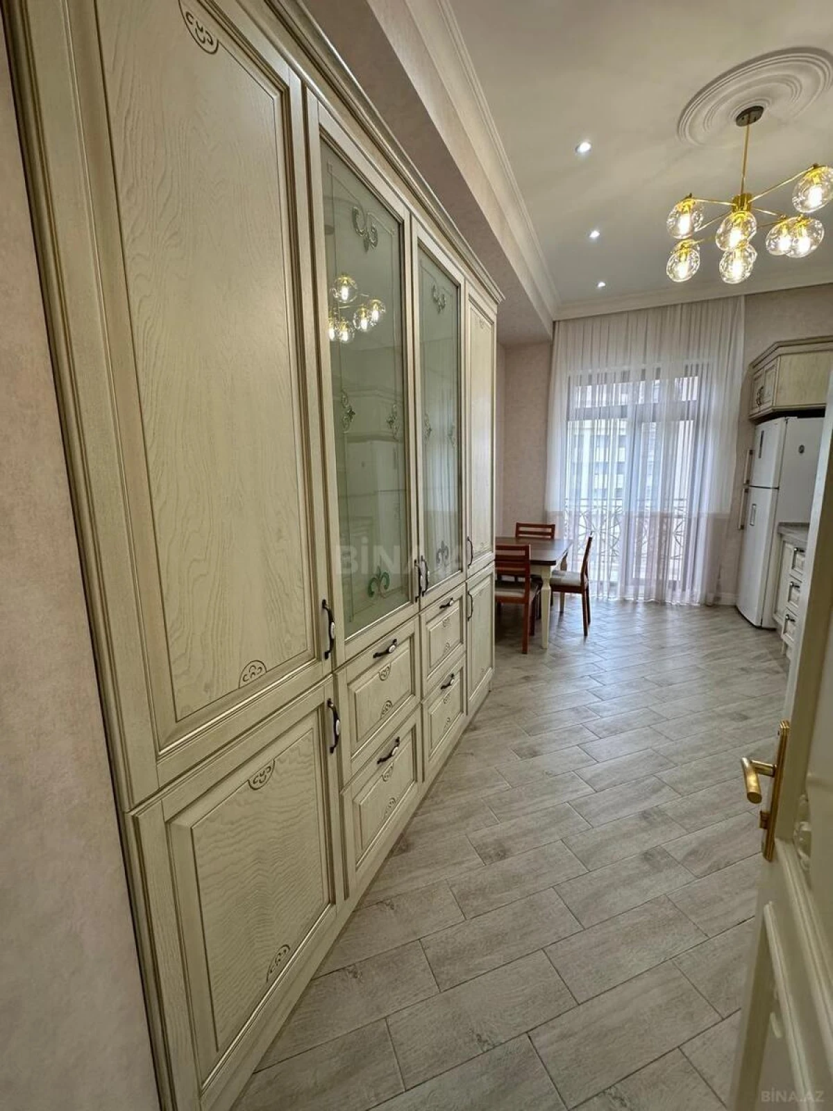 Kirayə verilir 3 otaqlı mənzil 137 m²