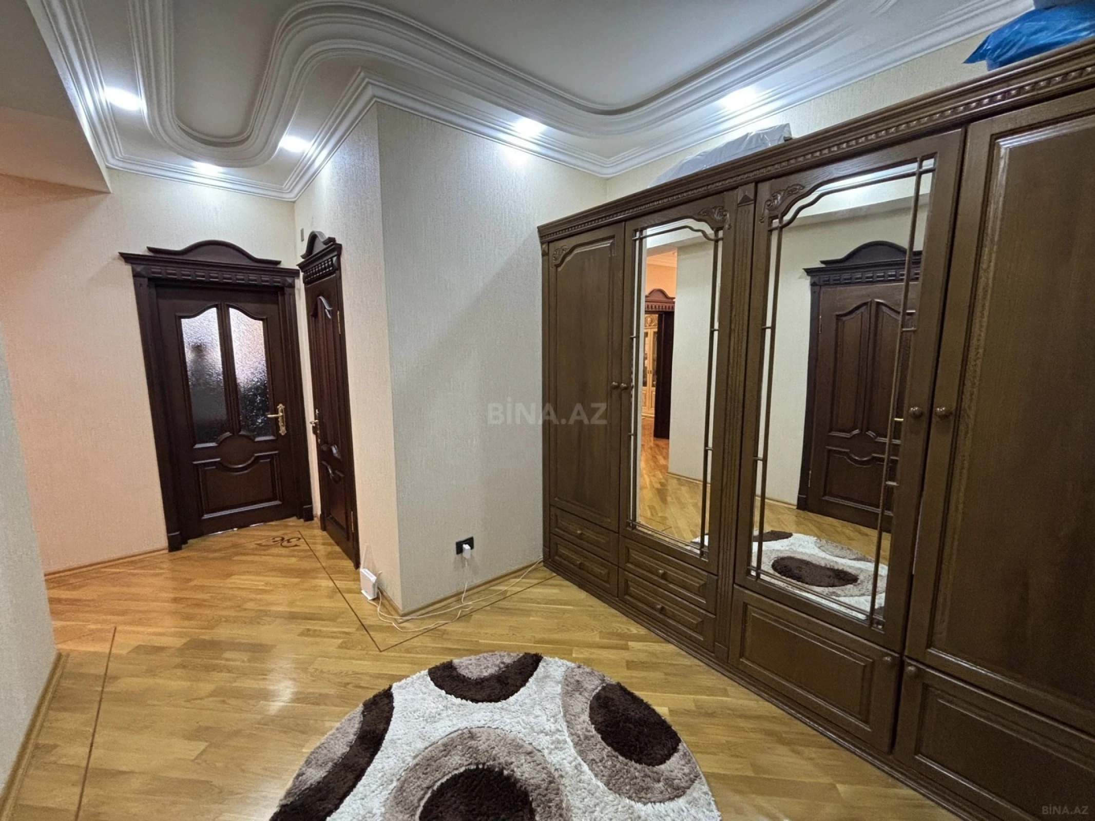Satılır 3 otaqlı mənzil 102 m²