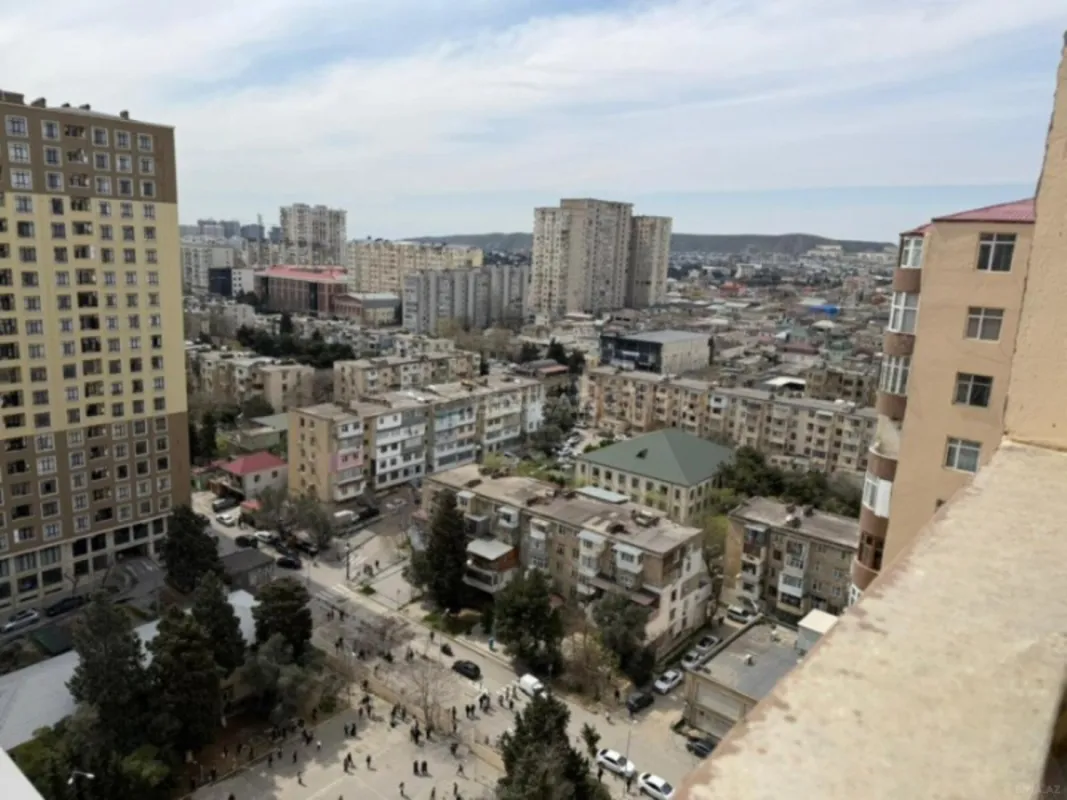 Satılır 3 otaqlı mənzil 140 m²