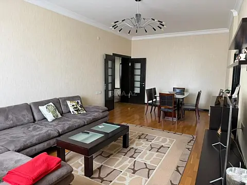 Satılır 3 otaqlı mənzil 140 m²
