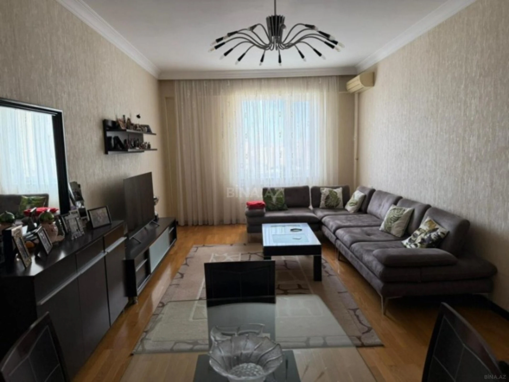 Satılır 3 otaqlı mənzil 140 m²