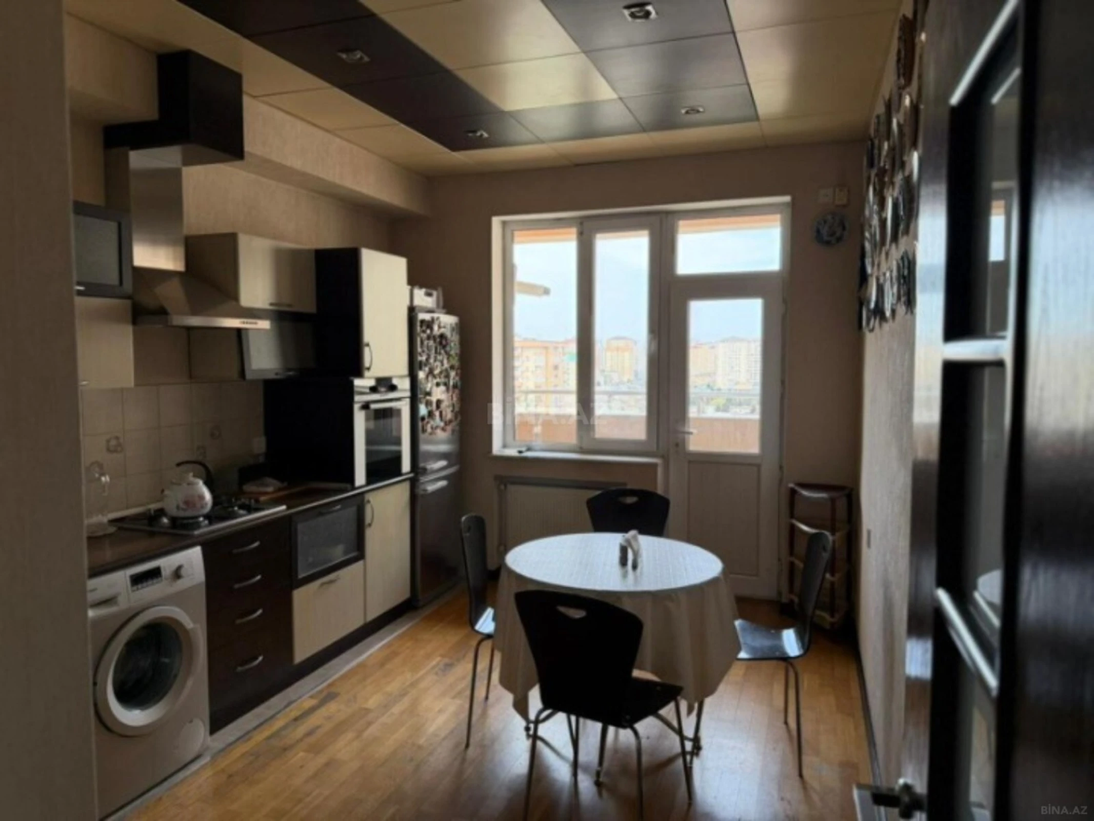 Satılır 3 otaqlı mənzil 140 m²