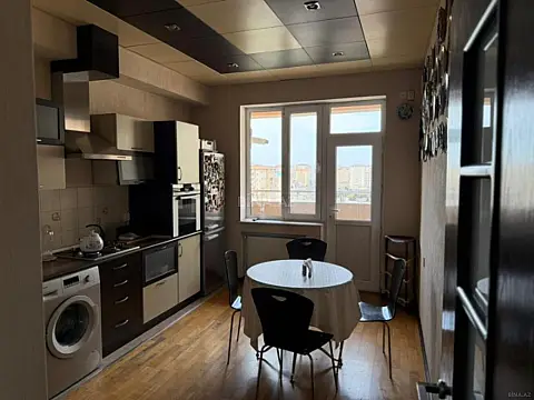 Satılır 3 otaqlı mənzil 140 m²