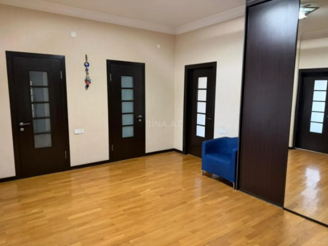 Satılır 3 otaqlı mənzil 140 m²