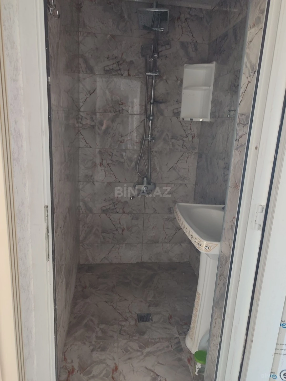 Satılır 5 otaqlı mənzil 100 m²