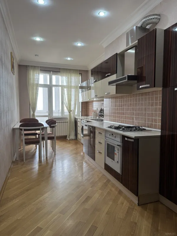 Kirayə verilir 2 otaqlı mənzil 95 m²