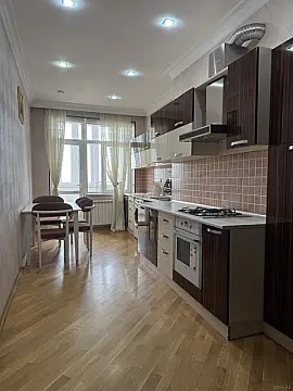 Kirayə verilir 2 otaqlı mənzil 95 m²