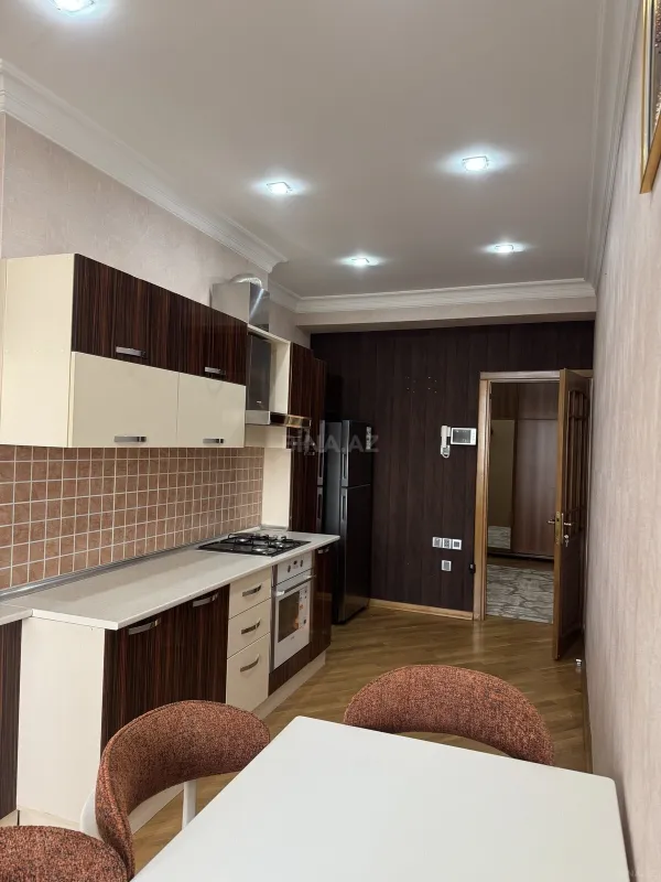 Kirayə verilir 2 otaqlı mənzil 95 m²