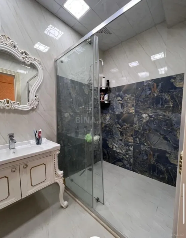 Satılır 4 otaqlı mənzil 220 m²