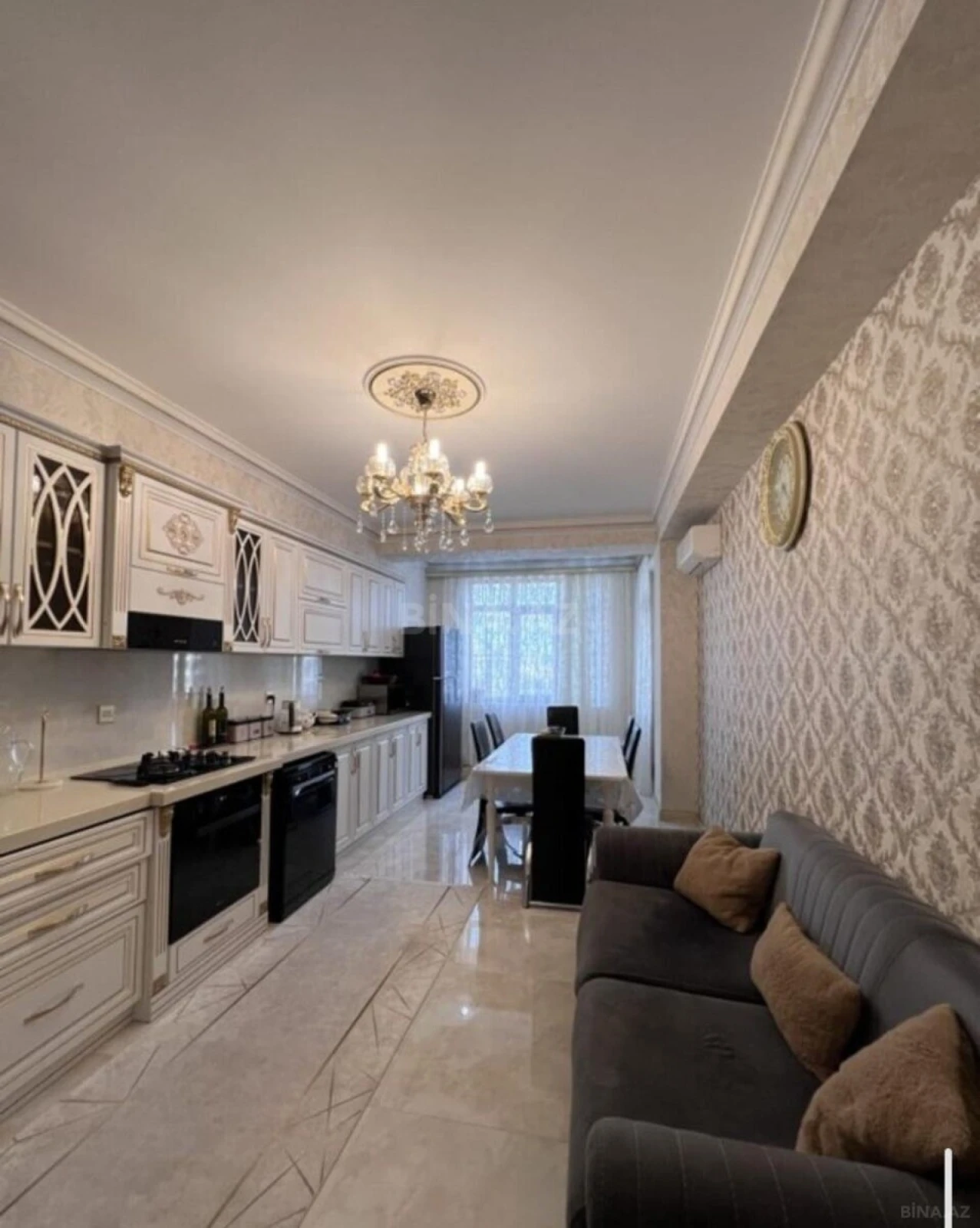 Satılır 4 otaqlı mənzil 220 m²