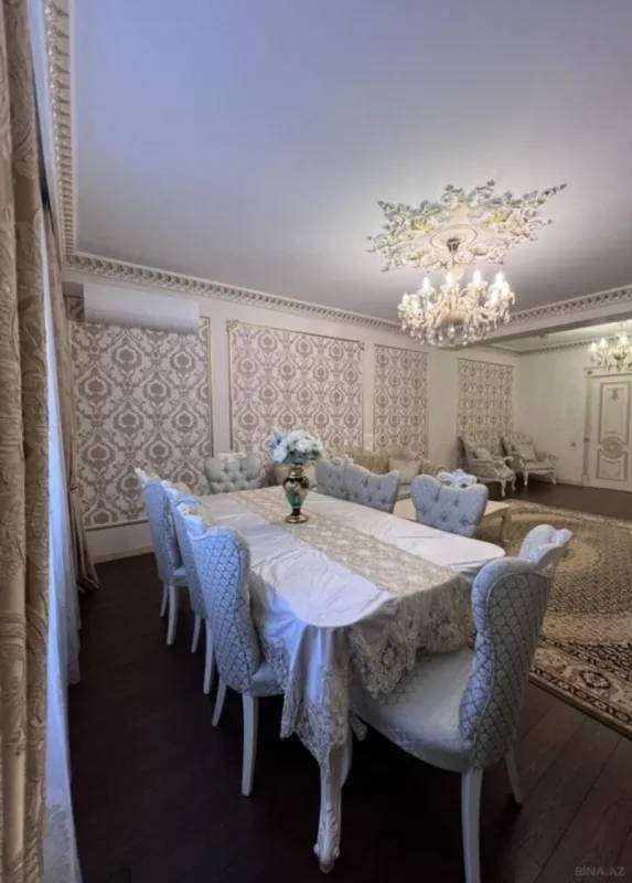 Satılır 4 otaqlı mənzil 220 m²