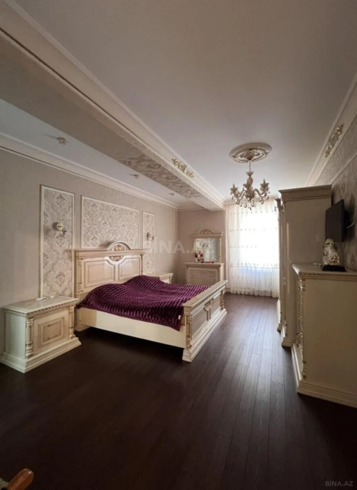 Satılır 4 otaqlı mənzil 220 m²