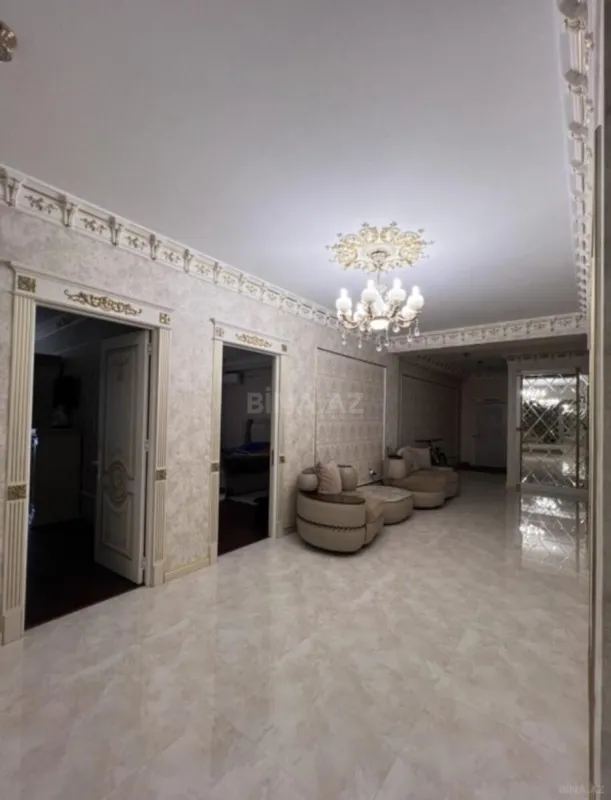 Satılır 4 otaqlı mənzil 220 m²