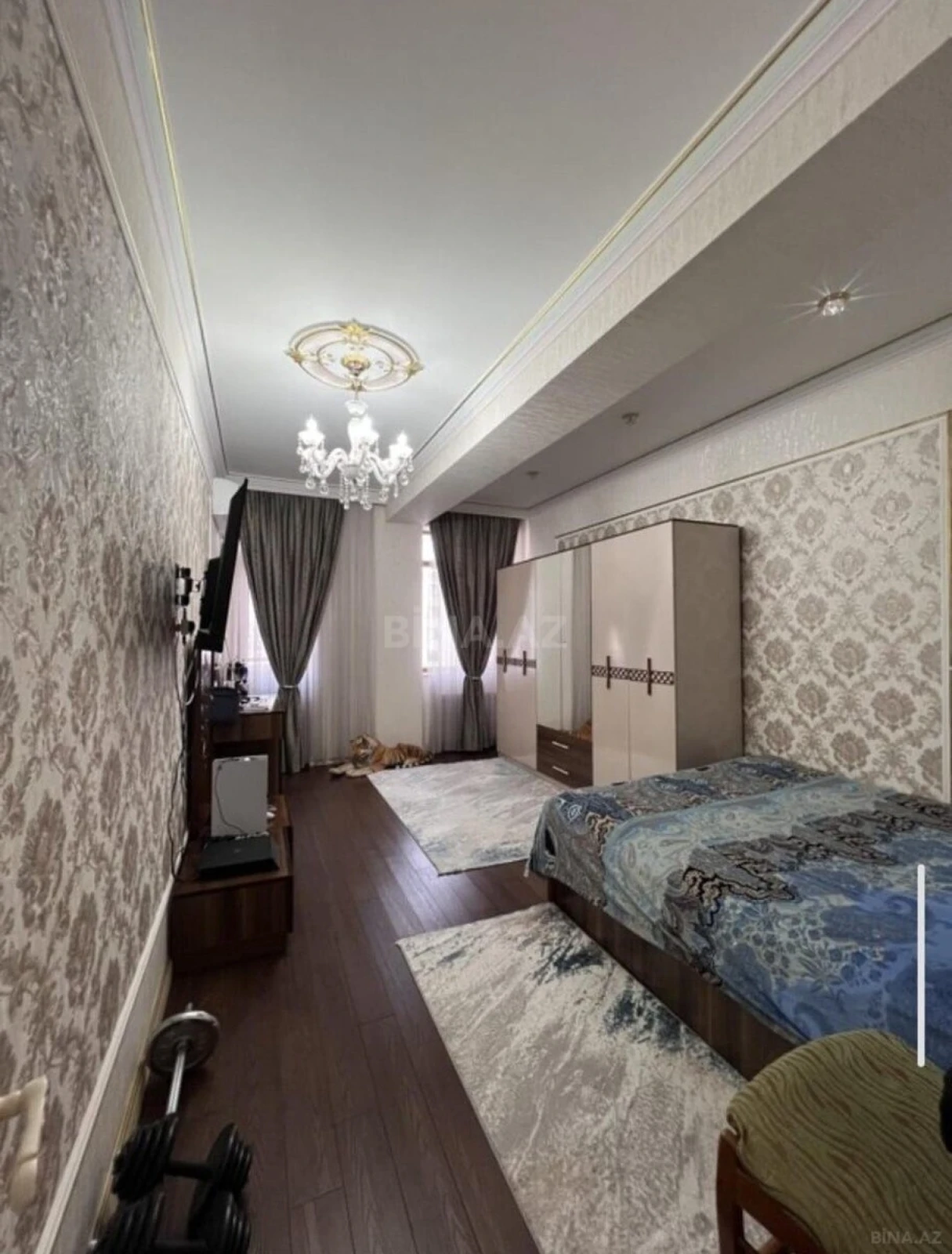 Satılır 4 otaqlı mənzil 220 m²