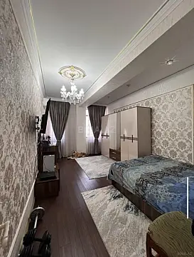 Satılır 4 otaqlı mənzil 220 m²