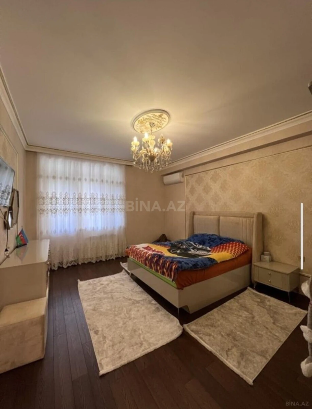 Satılır 4 otaqlı mənzil 220 m²