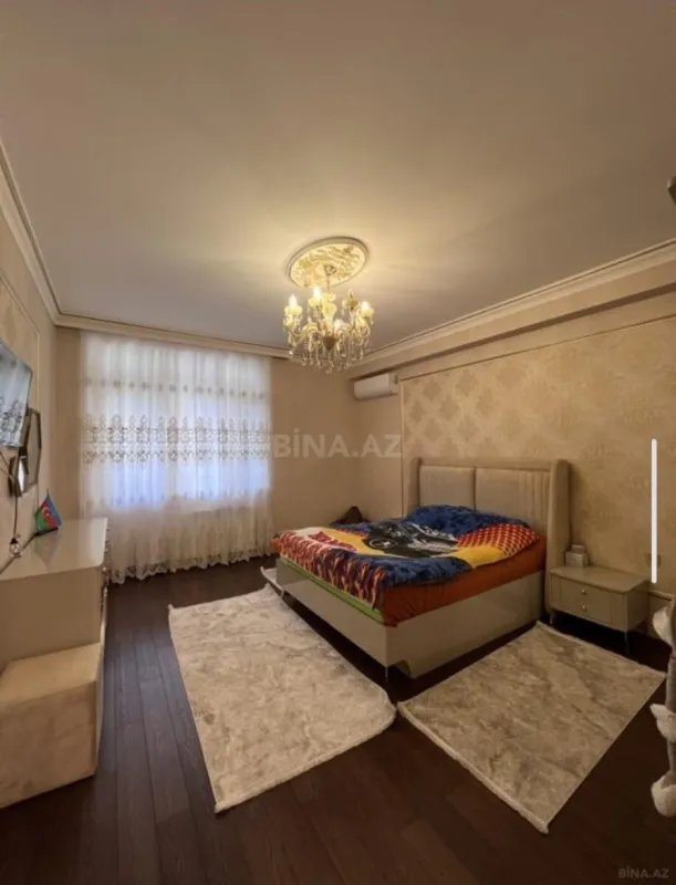 Satılır 4 otaqlı mənzil 220 m²