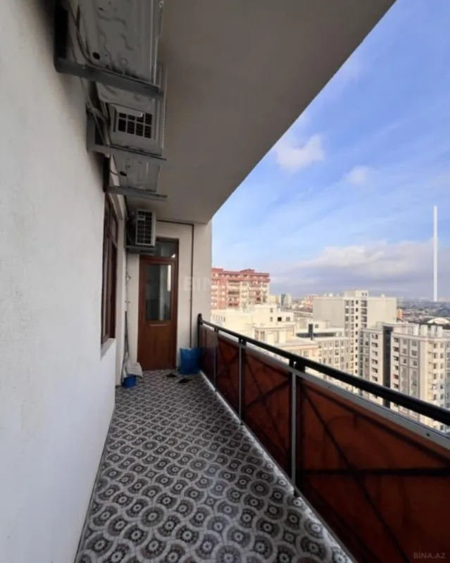 Satılır 4 otaqlı mənzil 220 m²