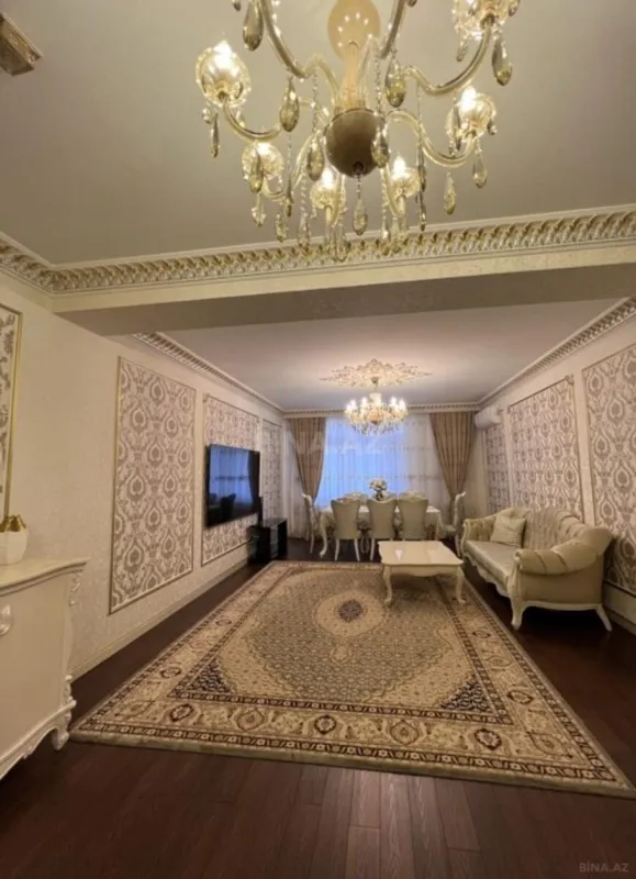 Satılır 4 otaqlı mənzil 220 m²
