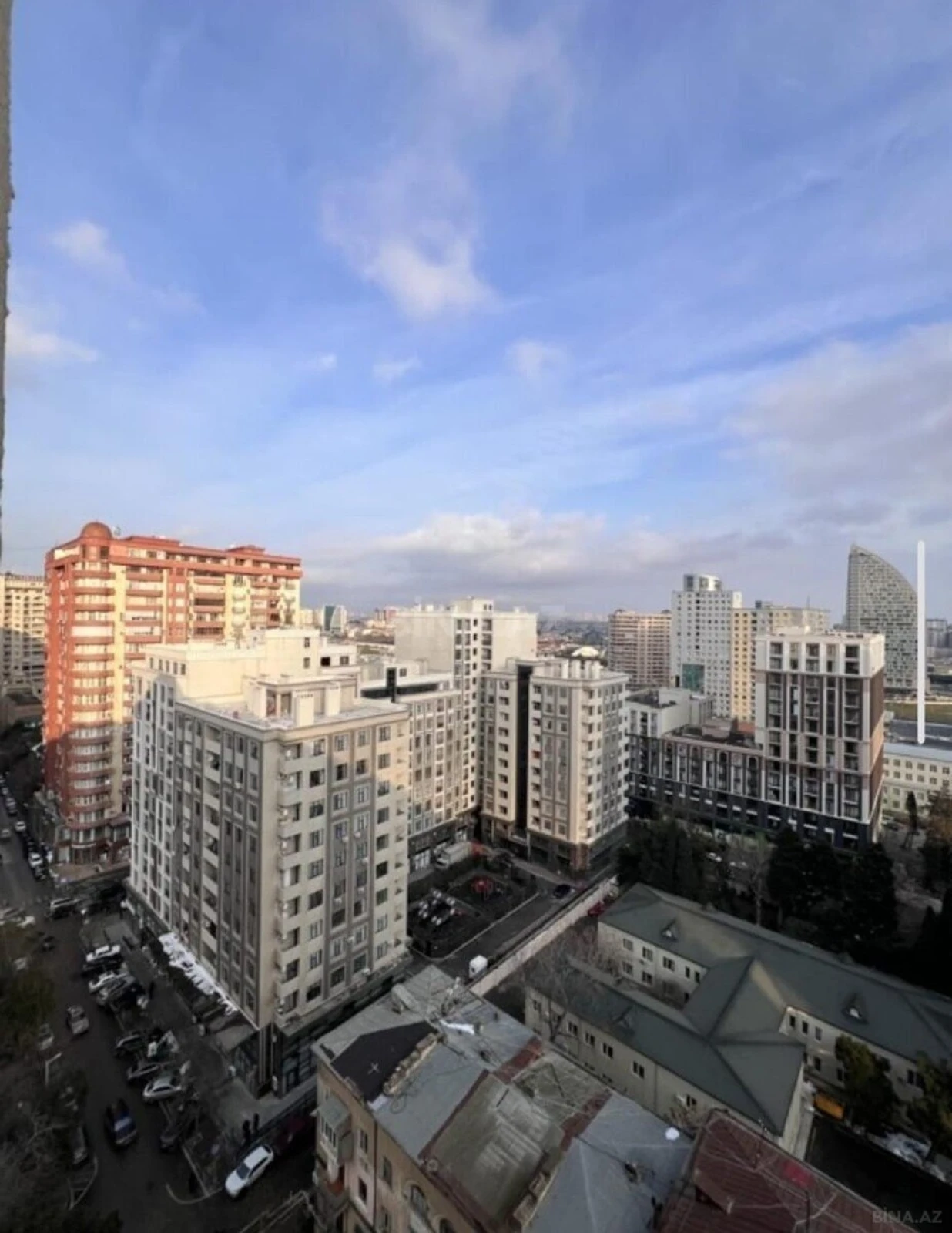 Satılır 4 otaqlı mənzil 220 m²