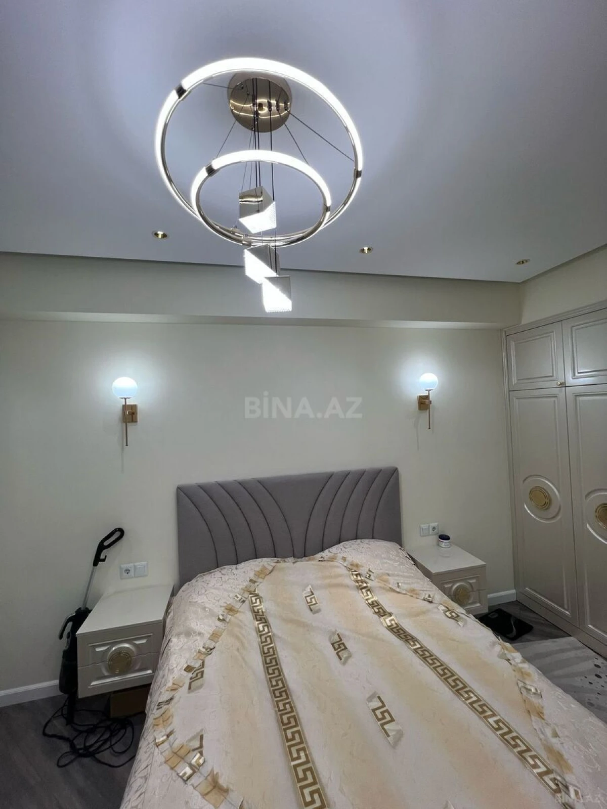 Satılır 3 otaqlı mənzil 135.5 m²