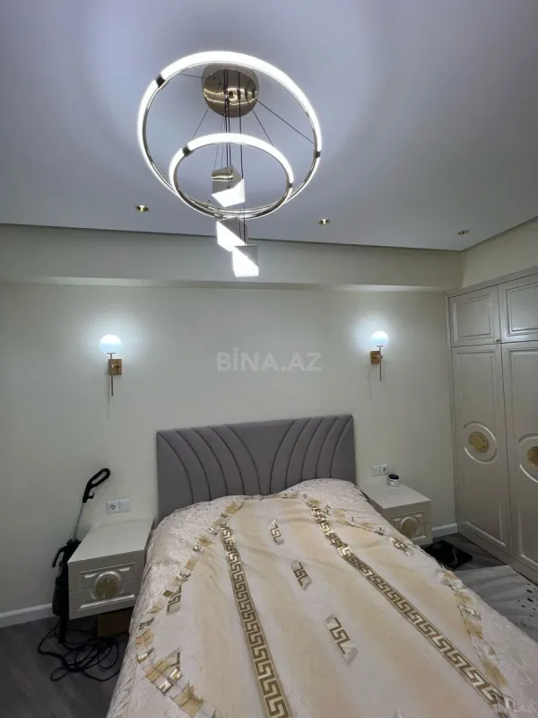 Satılır 3 otaqlı mənzil 135.5 m²